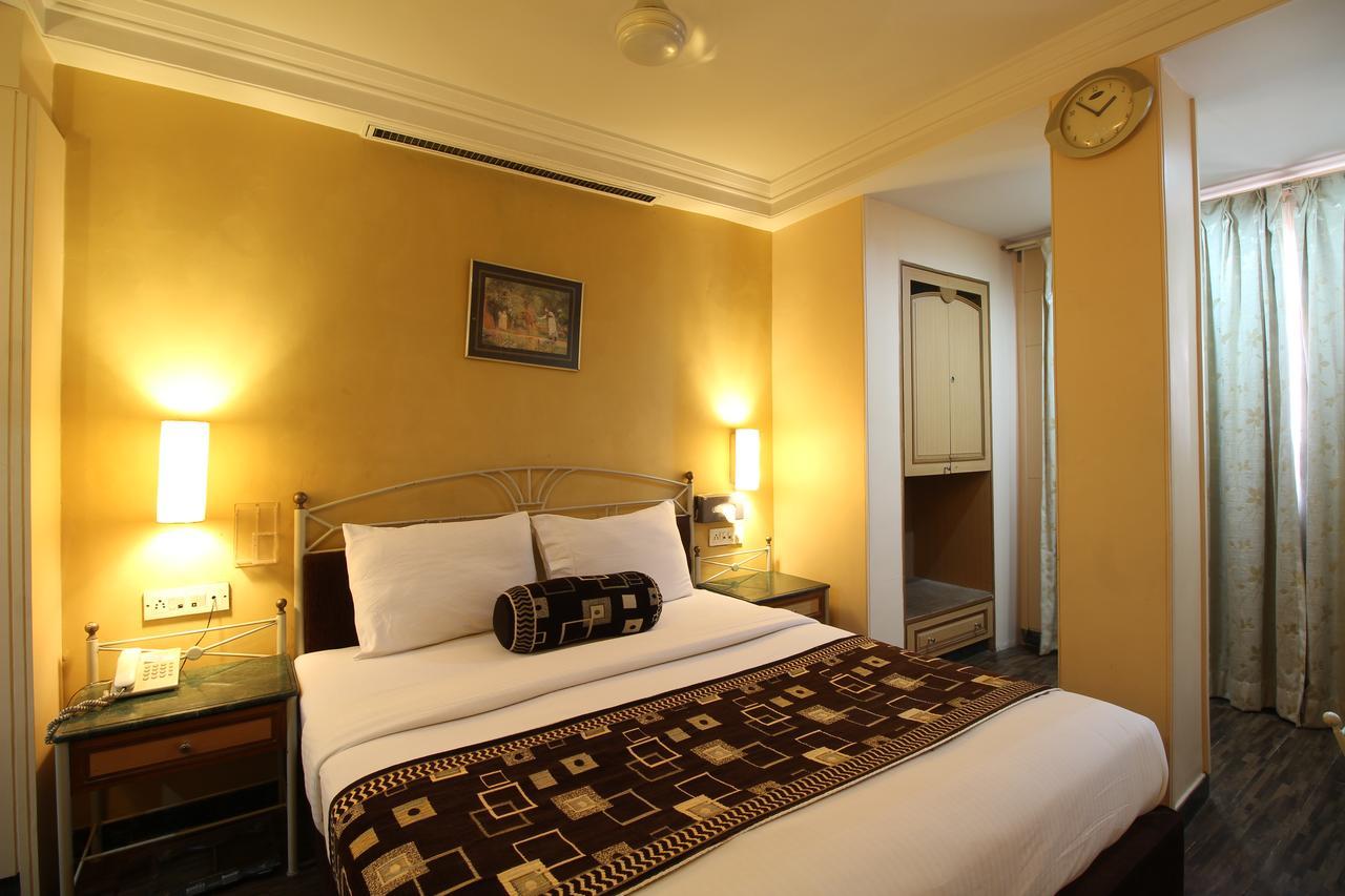 Hotel Gurukripa Daman Buitenkant foto