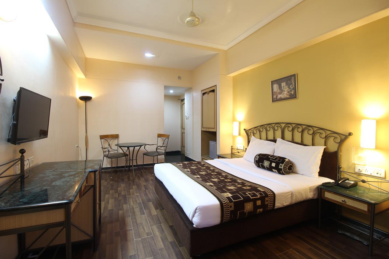 Hotel Gurukripa Daman Buitenkant foto