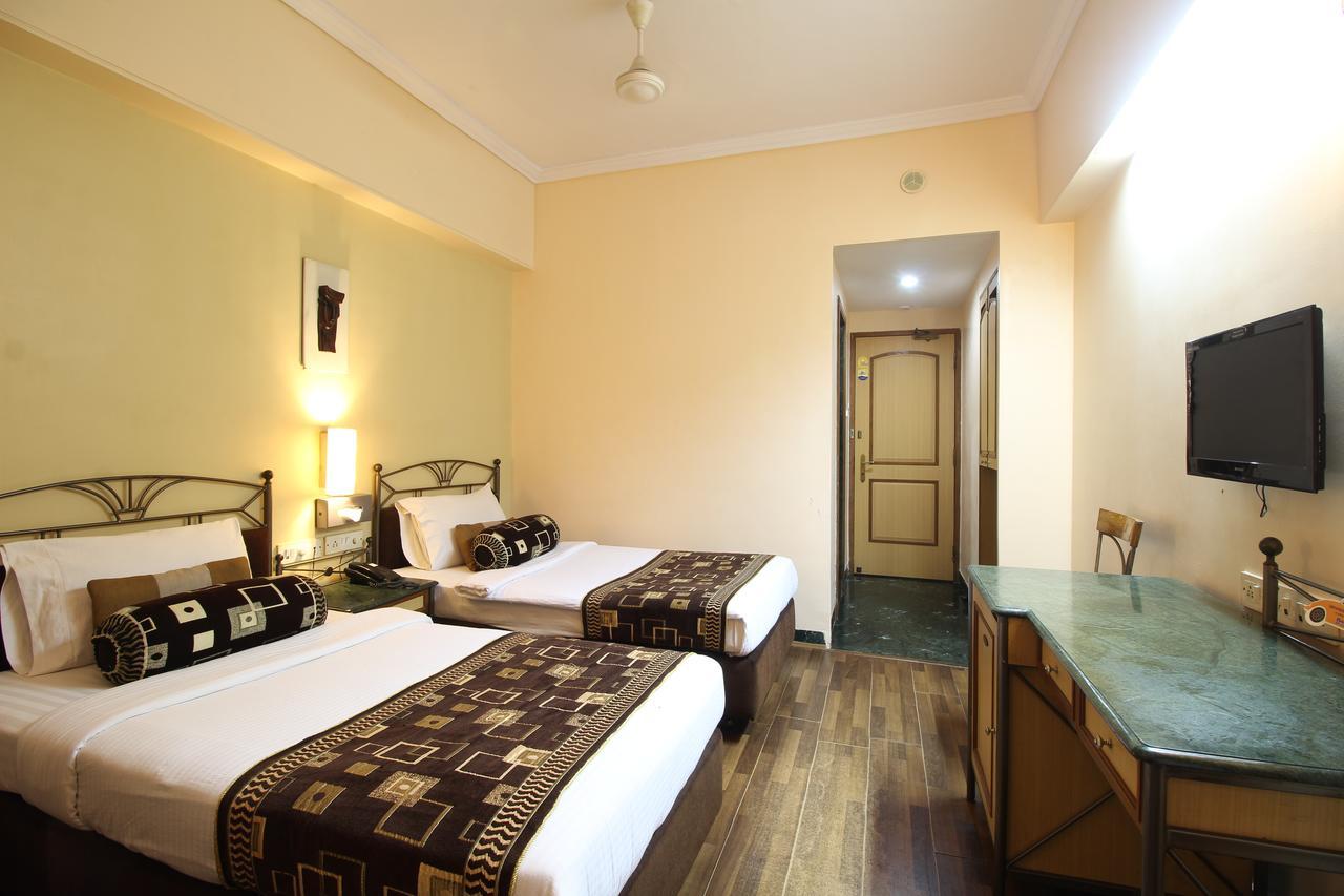 Hotel Gurukripa Daman Buitenkant foto
