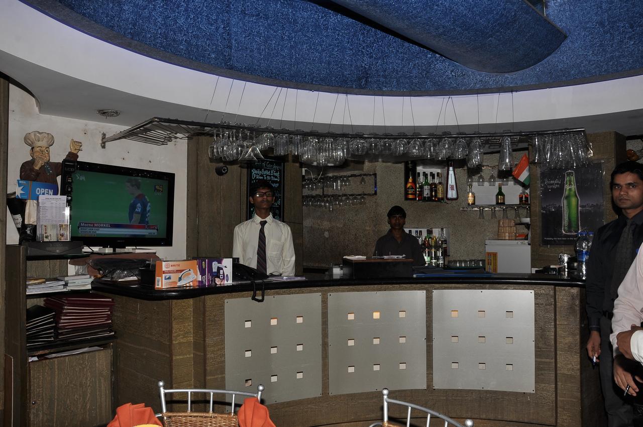 Hotel Gurukripa Daman Buitenkant foto