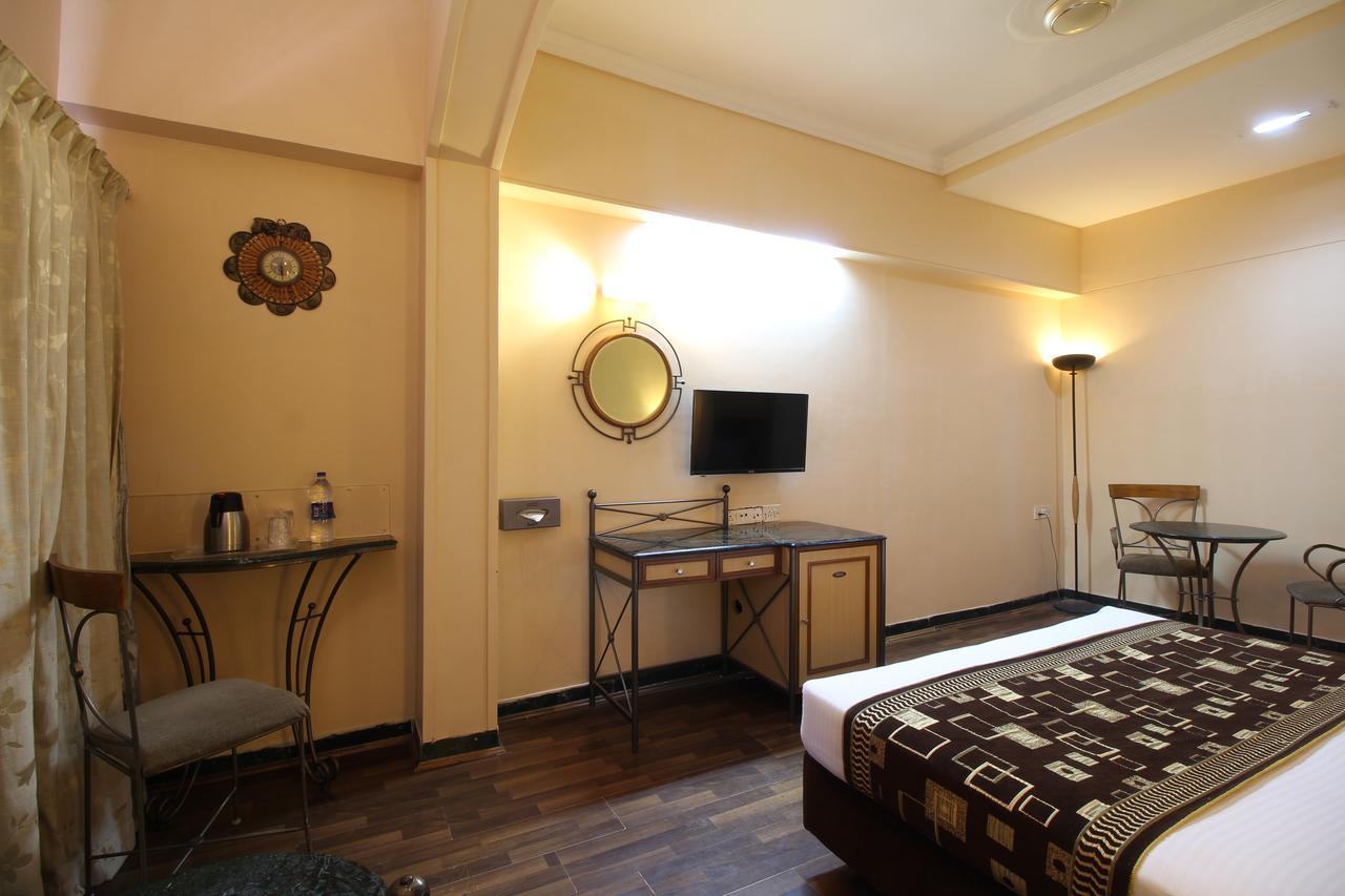 Hotel Gurukripa Daman Buitenkant foto