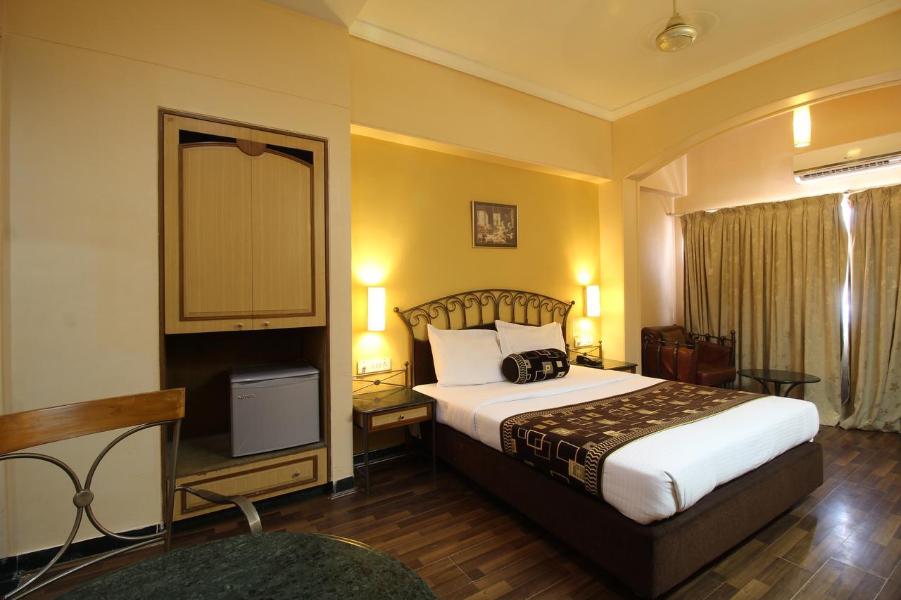 Hotel Gurukripa Daman Buitenkant foto