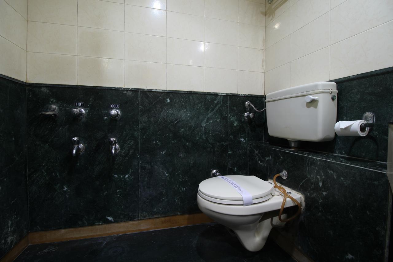 Hotel Gurukripa Daman Buitenkant foto