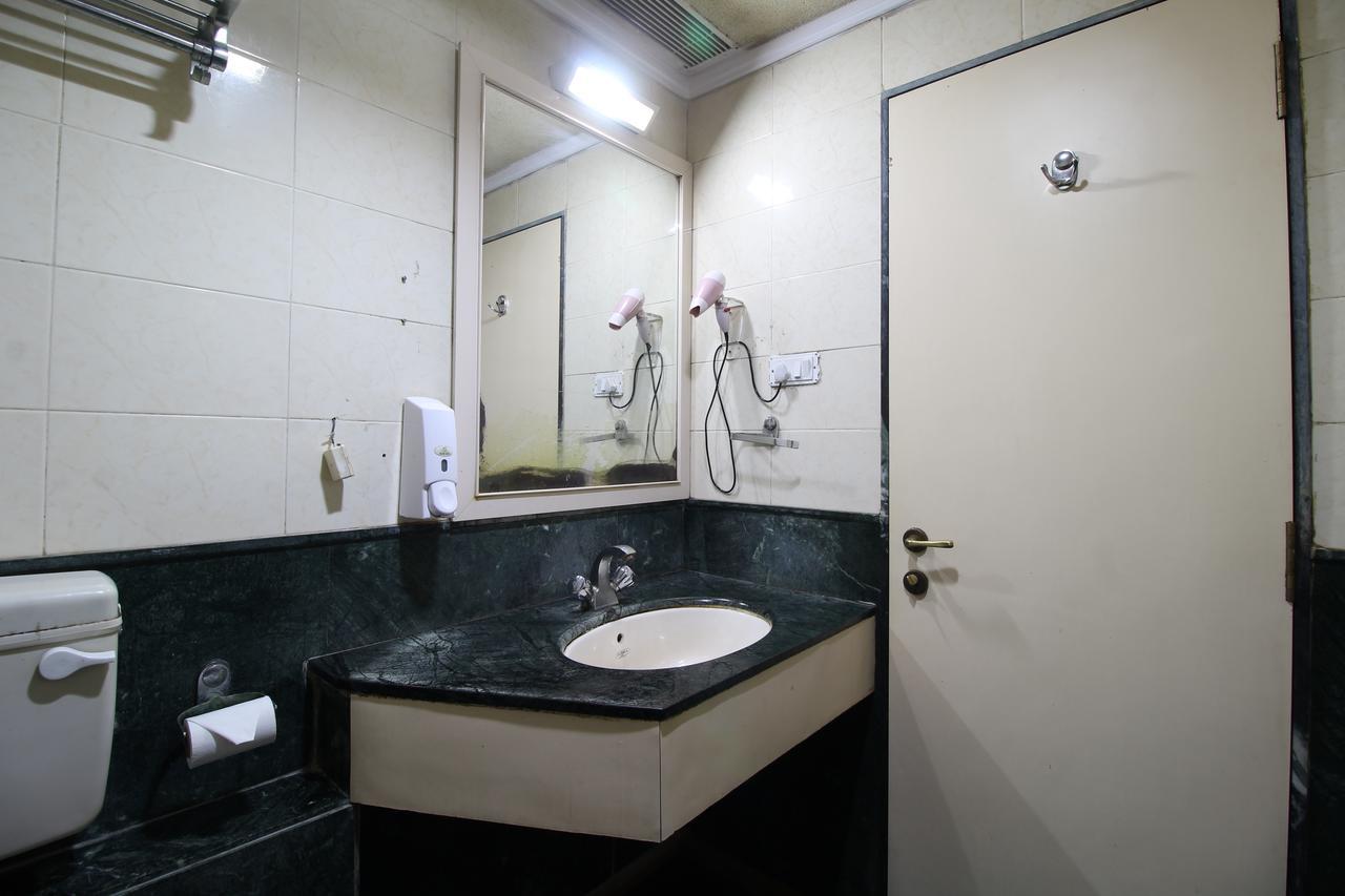 Hotel Gurukripa Daman Buitenkant foto
