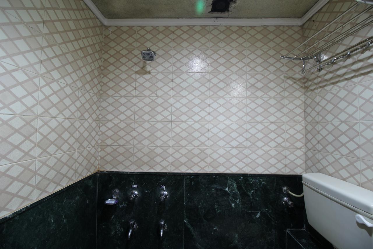 Hotel Gurukripa Daman Buitenkant foto