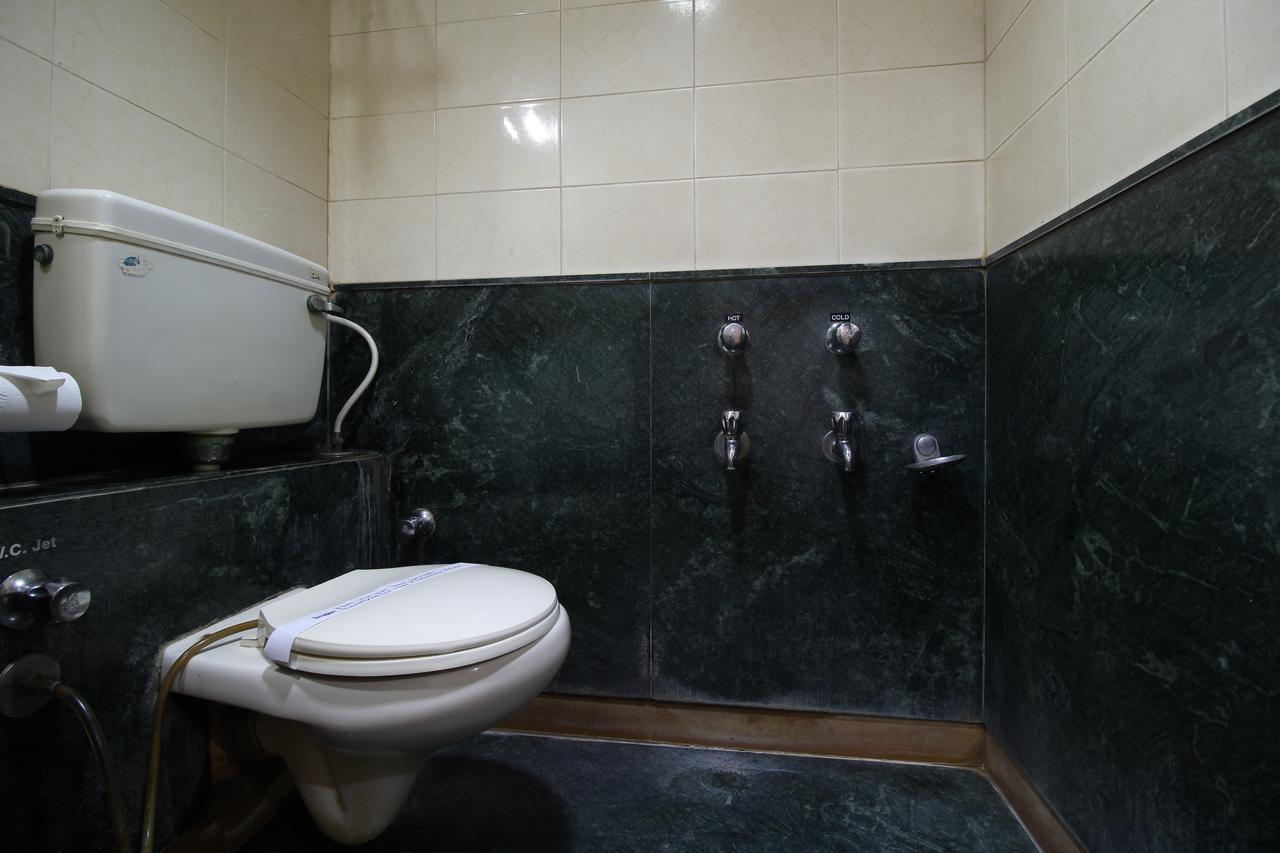 Hotel Gurukripa Daman Buitenkant foto