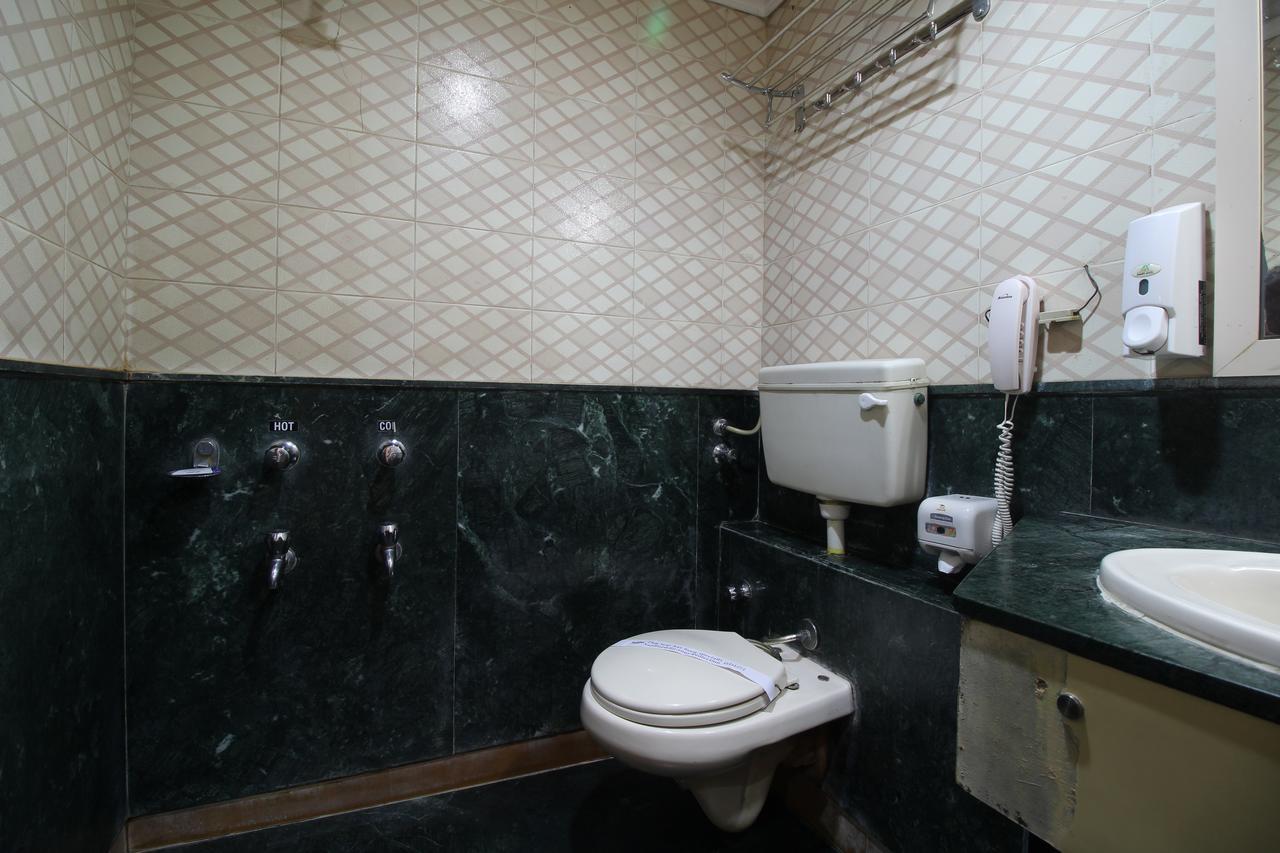 Hotel Gurukripa Daman Buitenkant foto