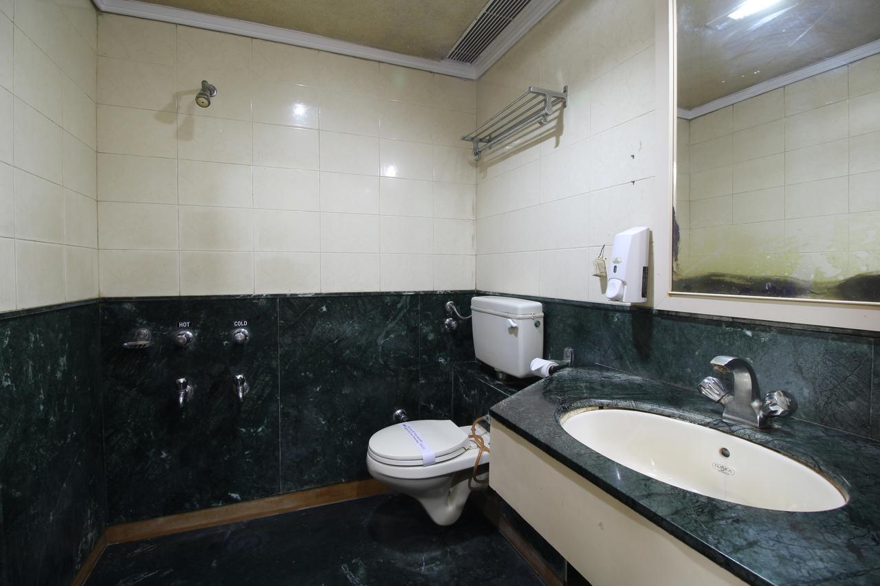 Hotel Gurukripa Daman Buitenkant foto