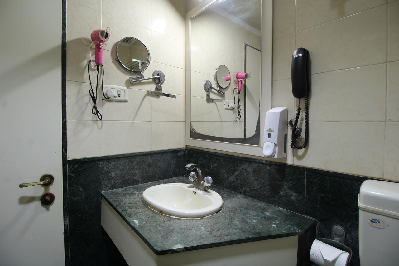 Hotel Gurukripa Daman Buitenkant foto