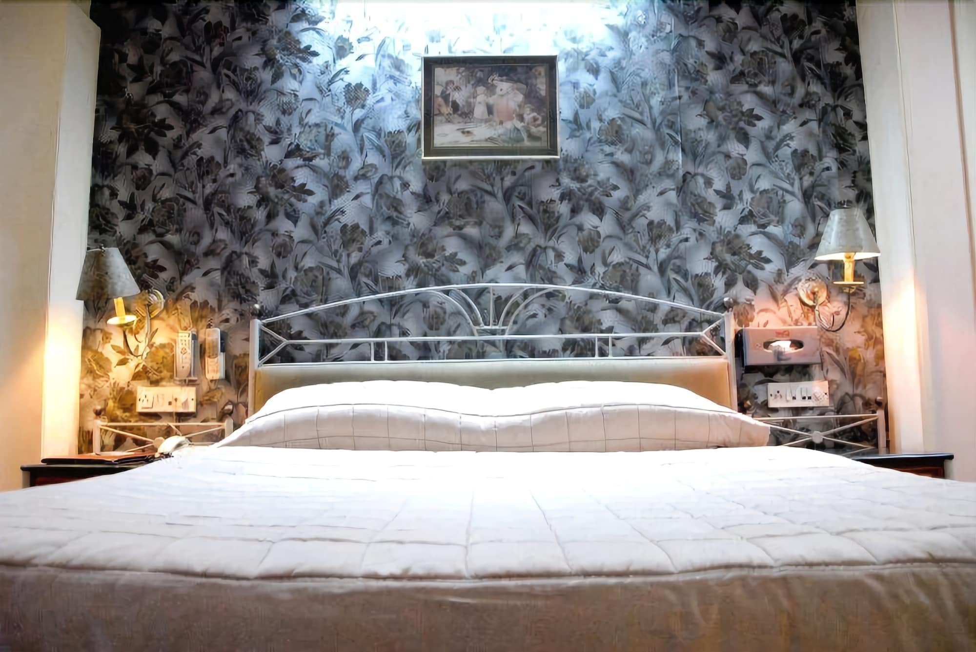 Hotel Gurukripa Daman Buitenkant foto